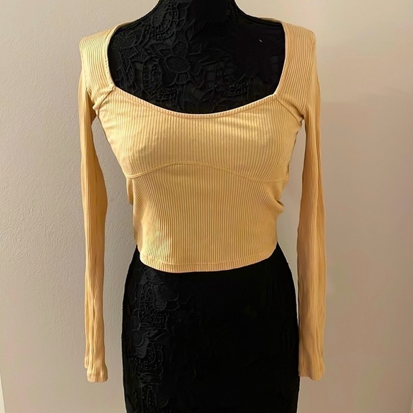 𝅺FOREVER 21 top - Picture 1 of 3